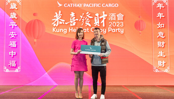 (l–r) Cathay’s Lavinia Lau with Vinflair Logistics Limited’s Executive Director Ryan Leung